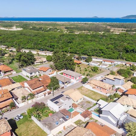 Refugio Tropical Casa De Praia Com Piscina Aquecida E 4 Suites E Garagem 3 Carros, 800 Mtrs Da Praia Internet 700 Mbps, Condominio Privado Com Pista De Skate , Quadra De Futevolei , Campos E Quadras De Futebol! Cabo Frio Exterior photo